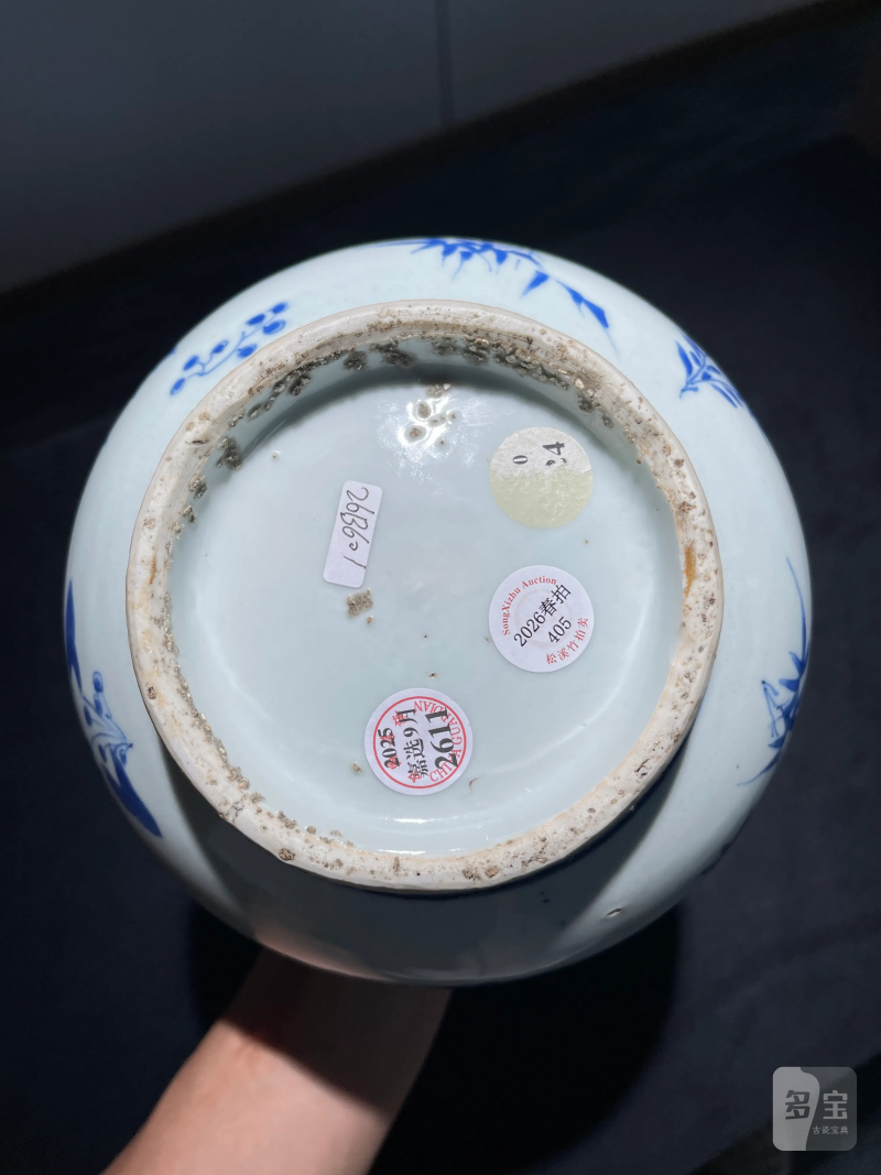 明崇祯 青花折枝花卉纹蒜头瓶 - 图9